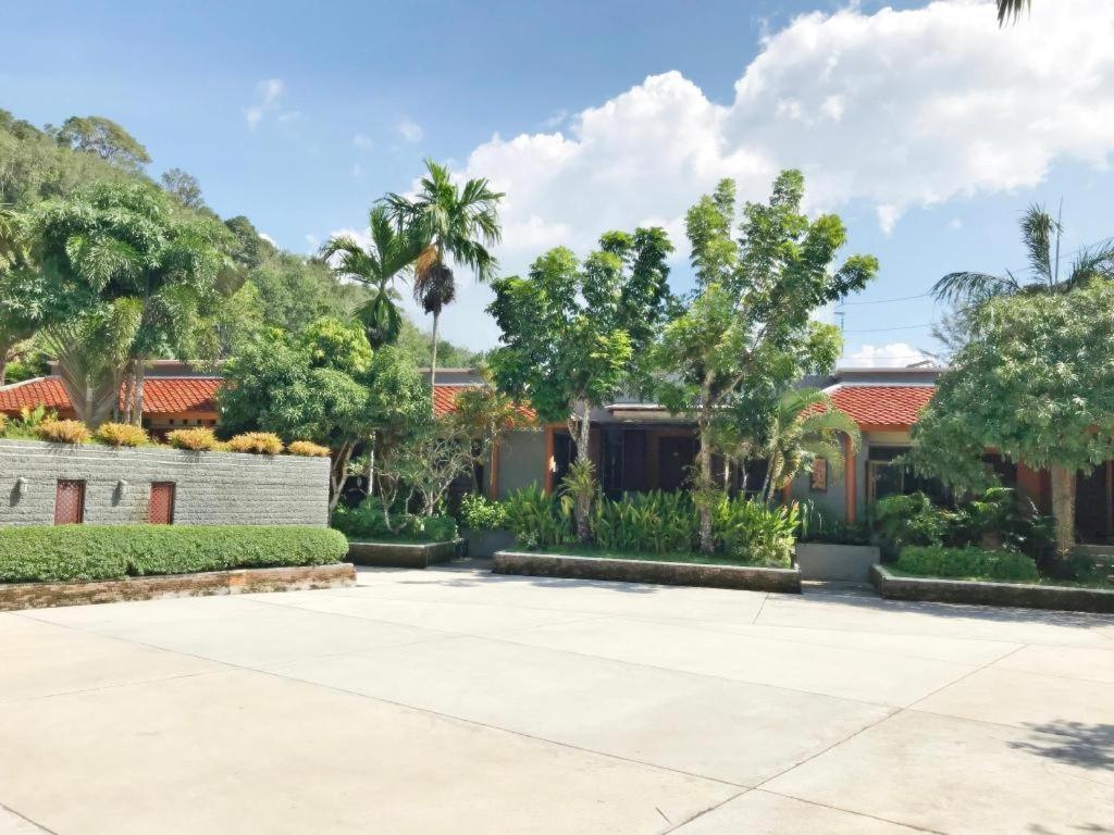 Nai Yang Beach Royal Lee Resort And Spa מראה חיצוני תמונה
